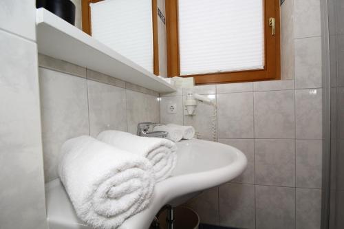 Bathroom, Hotel Barenbachhof in Saalbach
