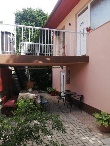 Royal Court Apartman - HU registered IntStud Apartman