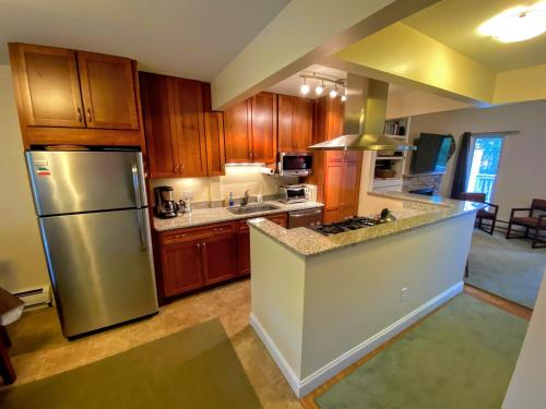 R3 Lovely Bretton Woods townhome with updated kitchen sauna WiFi Steps to the ski trails - image 5
