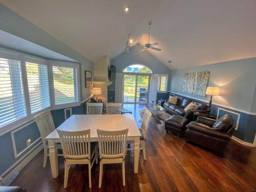 G3 Classy Bretton townhome with AC fast wifi great mountain views right on the golf course - image 7