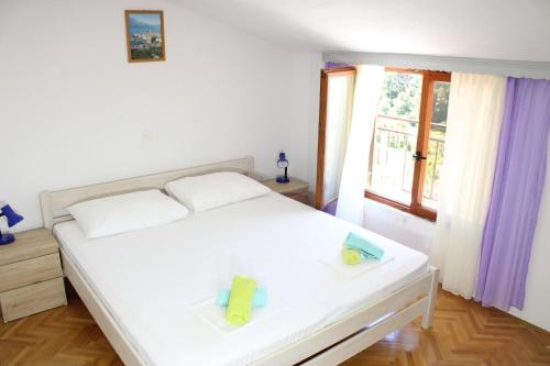 One-Bedroom Apartment with Sea View image 7