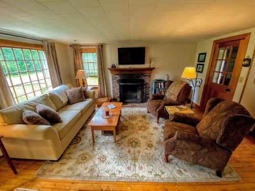 GC Adorable home 20 minutes from CannonFranconia Notch Fire Pit wifi laundry Pet friendly