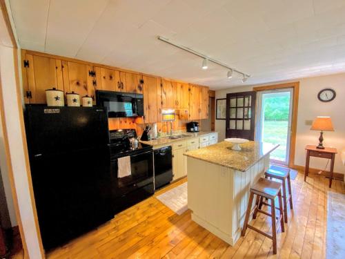 GC Adorable home 20 minutes from CannonFranconia Notch Fire Pit wifi laundry Pet friendly