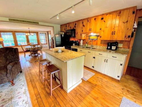 GC Adorable home 20 minutes from CannonFranconia Notch Fire Pit wifi laundry Pet friendly