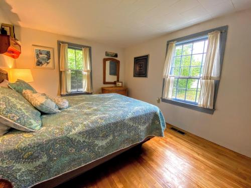 GC Adorable home 20 minutes from CannonFranconia Notch Fire Pit wifi laundry Pet friendly