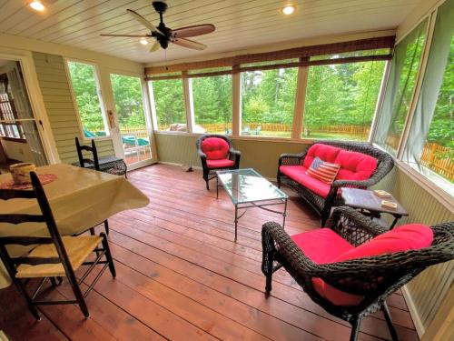 GC Adorable home 20 minutes from CannonFranconia Notch Fire Pit wifi laundry Pet friendly