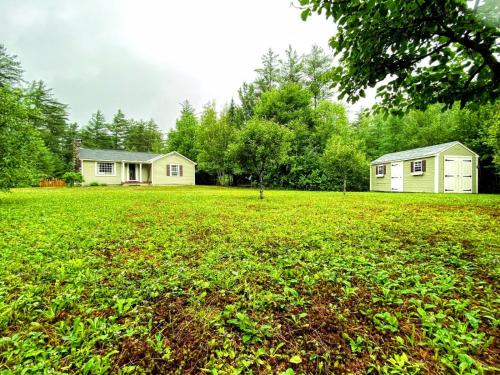 GC Adorable home 20 minutes from CannonFranconia Notch Fire Pit wifi laundry Pet friendly