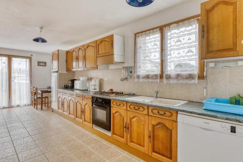 House with 4 bedrooms in Nevez with enclosed garden 1 km from the beach - image 3