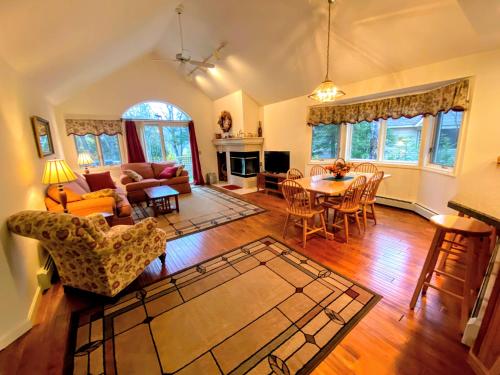 F9 Fairway Village home on the Mt Washington golf course - in the heart of Bretton Woods - Accommodation - Carroll
