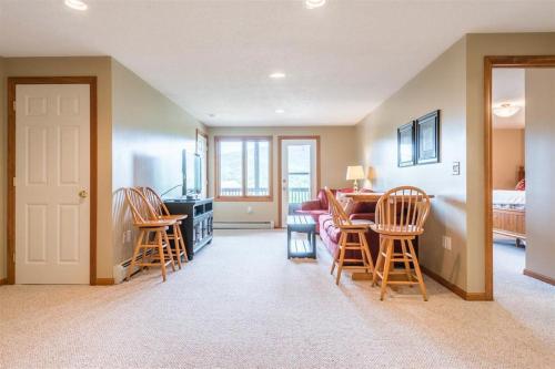 V3 Gorgeous SKI-IN Mountain View Townhouse with great views in Bretton Woods Fast wifi V3 Gorgeous SKI-IN Mountain View Townhouse with great views in Bretton Woods Fast wifi