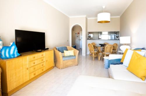 Apartamento Palmeira B00D - 600m FROM THE BEACH - FREE WIFI - BY BEDZY