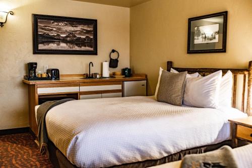 Elk Country Inn - image 13