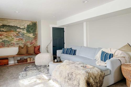 Luxe Glacier Getaway Walk to Dtwn Kalispell! - image 4