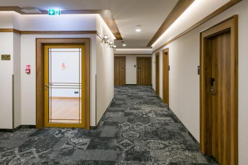 Sky Hotel Krakow - image 7