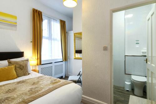 Palm Court Seafront Accommodation - image 11