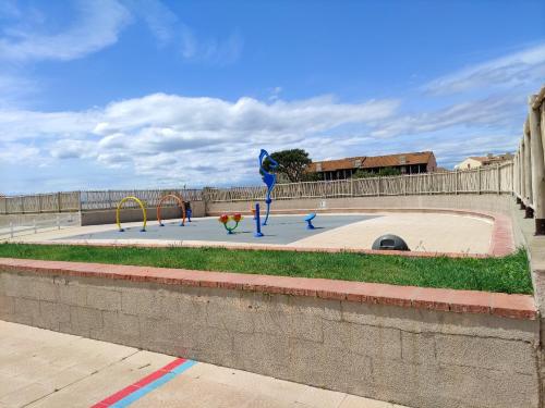 Apartment with 2 bedrooms in Le Barcares with wonderful mountain view shared pool and furnished terrace 2 km from the beach - image 12