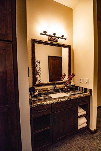 Elk Country Inn - image 3