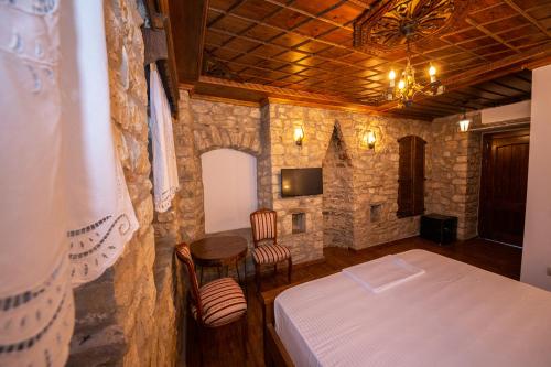 Berati Castle Hotel - image 4