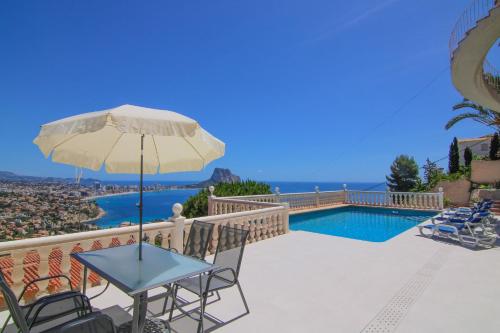 Villa con piscina y vistas al mar - Mar 27 H - image 3