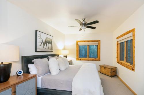 Vischer Drive 131 - Slopeside - image 8