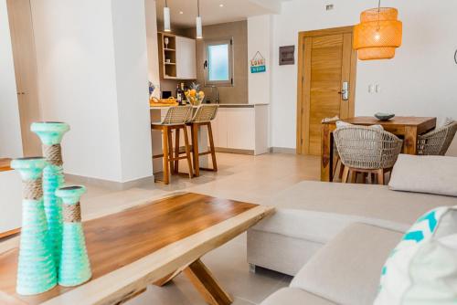 Modern Condo just steps from the beach - BGH3