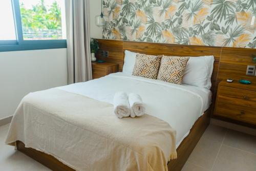 Modern Condo with private Picuzzi just steps from the beach - PGA201