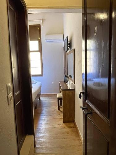 Captain Vasilis Hotel - image 4