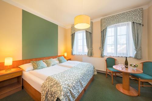 1 queen bed