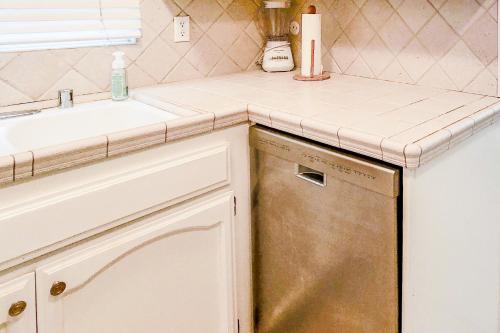 920 North Strand - image 5