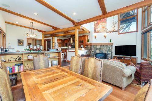 Pine Meadows - image 9