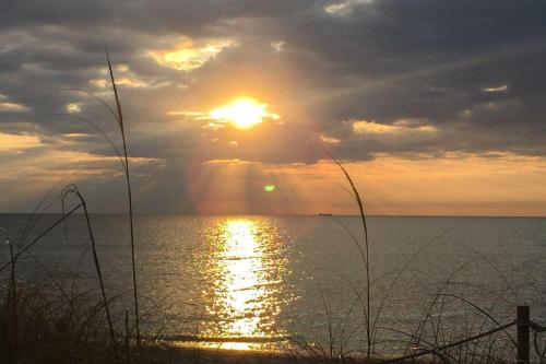 Dania Beach Home with Grill 2 Mi to Boardwalk! - main image