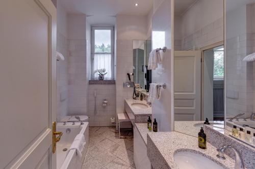 room detail thumbnail 2