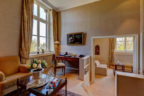 room detail thumbnail 1