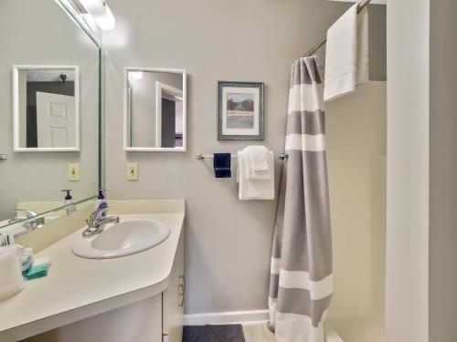 205 North Shore Inn - image 12