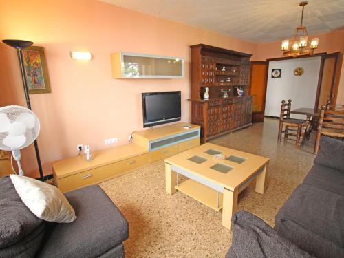 Cozy Holiday Home in Empuriabrava with Private Garden
