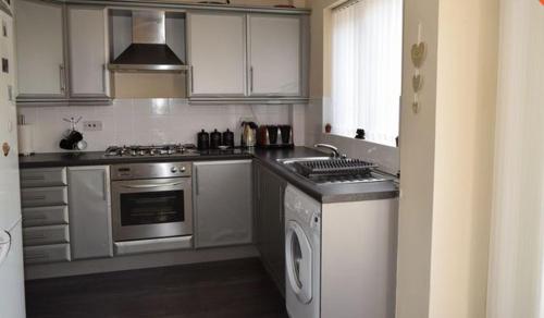 Modern 2 Bed House Close to Chester City Centre, Racecource and Zoo