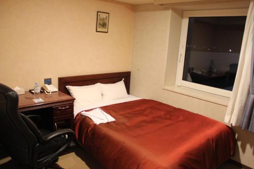 Double Room with Small Double Bed - Smoking