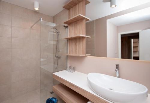 Apartment in Lopar with Balcony, Air conditioning, Wi-Fi (4617-4) photo