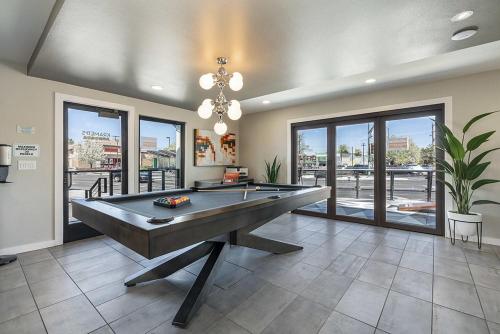 Boutique Motel in the Heart of Midtown!