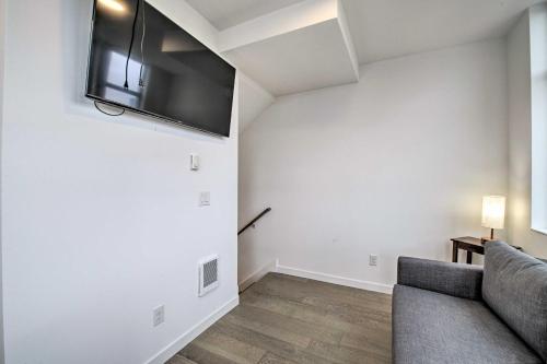 Chic Townhome 2 Miles to Pike Place Market! - image 2