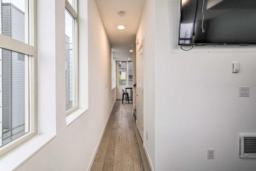 Chic Townhome 2 Miles to Pike Place Market! - image 3