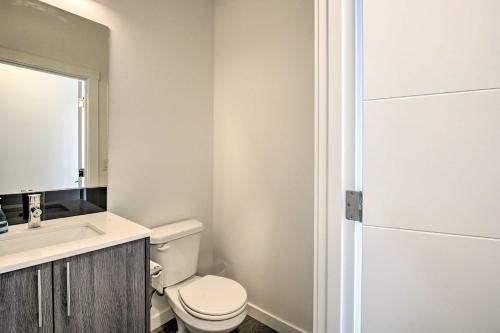 Chic Townhome 2 Miles to Pike Place Market! - image 7