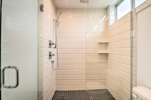 Chic Townhome, 2 Miles to Pike Place Market!