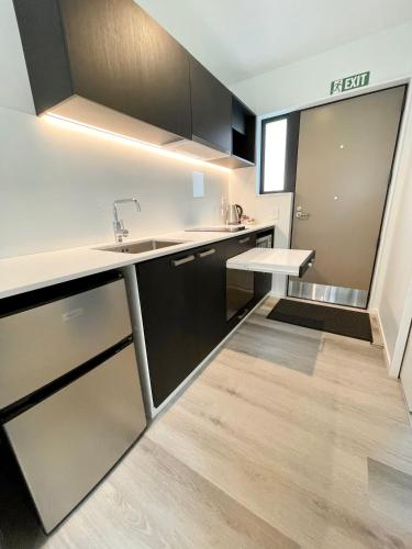 ห้องครัว, คาร์นมอร์ แฮกลีย์ พาร์ค (Carnmore Hagley Park) near โมนาวาเล