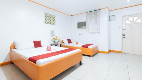 1 double bed, 1 twin bed, 1 bunk bed