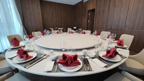 Restaurant, Holiday Inn Express Beijing Yizhuang Tongming Lake By IHG in Yizhuang