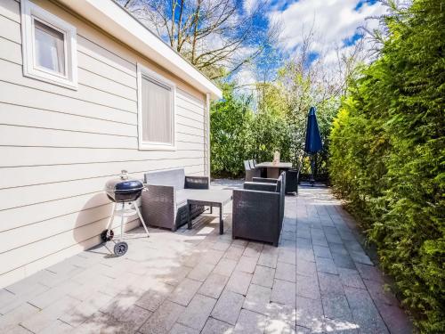Modern Holiday Home in Reutum with Terrace - image 10