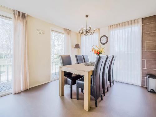 Modern Holiday Home in Reutum with Terrace - image 7