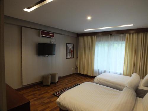 Humming Bird Resort and Executive Suites – Murree, IN