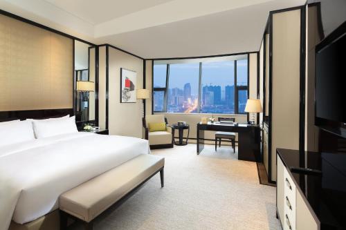 Howard Johnson Plaza by Wyndham Ningbo in Fenghua District